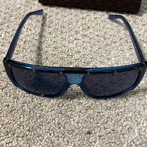 Woman’s Gucci sunglasses - Picture 3 of 3